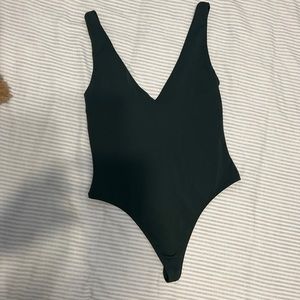 ARITZIA Babaton Contour V Neck Bodysuit